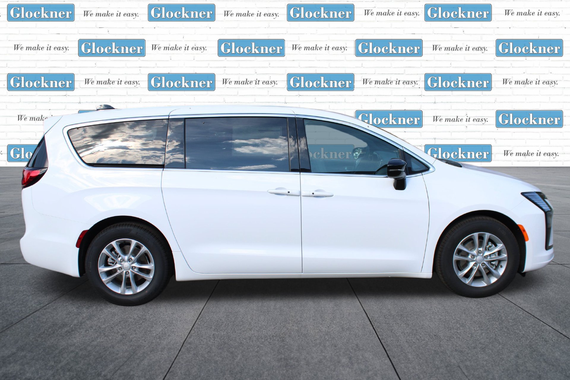 New 2027 Chrysler Pacifica Select FWD image 4
