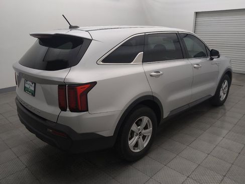 Used 2022 Kia Sorento LX FWD image 9