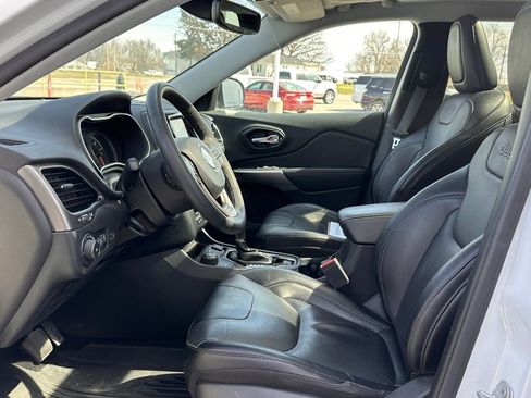 Used 2022 Jeep Cherokee Limited w/ Mopar Interior Package image 11