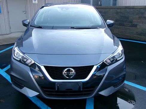 Used 2021 Nissan Versa SV FWD image 2