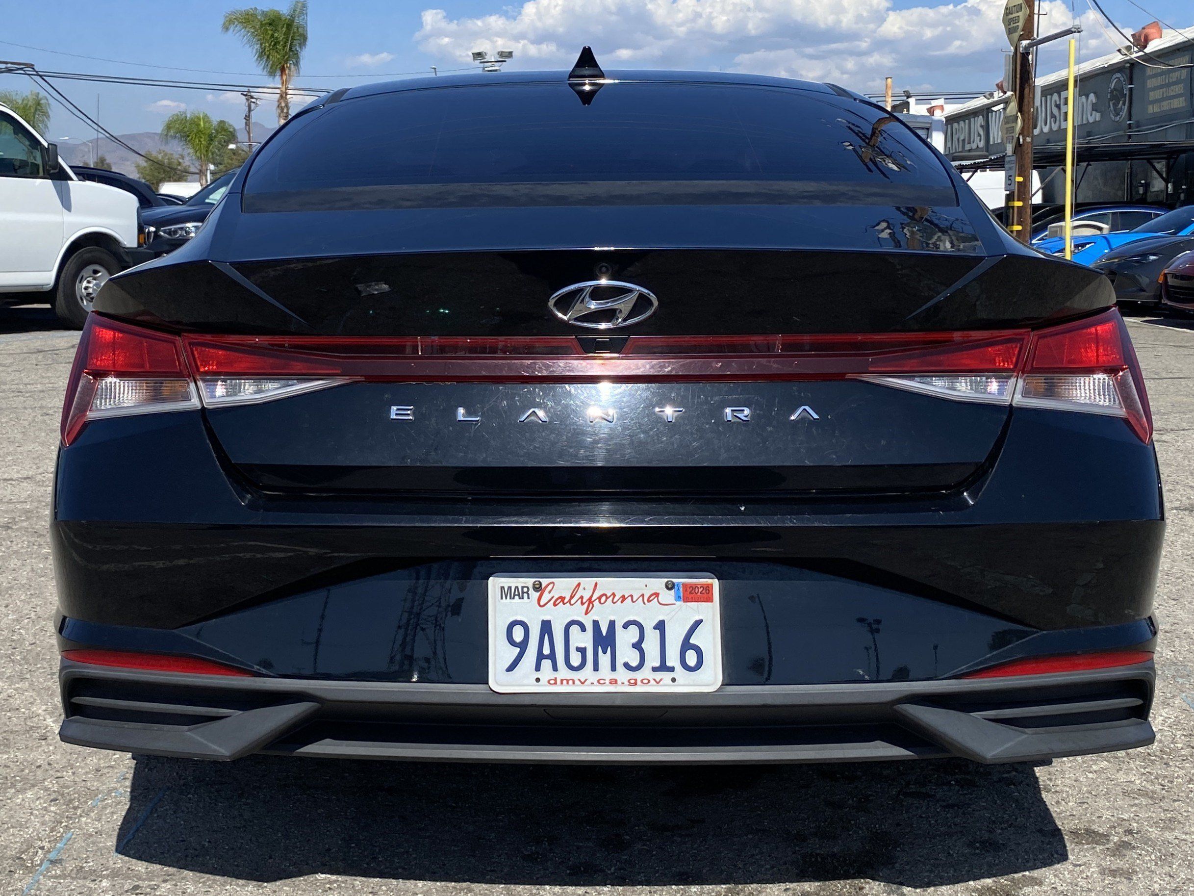 Used 2022 Hyundai Elantra SEL w/ Convenience Package FWD image 9