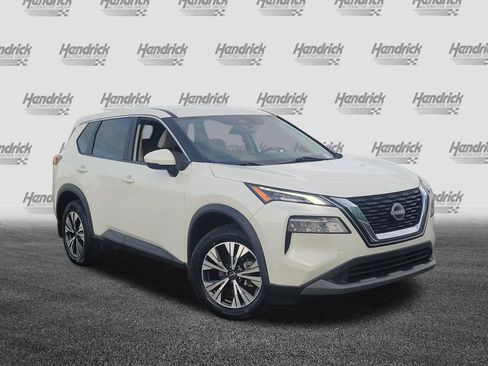 Used 2023 Nissan Rogue SV image 2