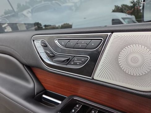 Used 2021 Lincoln Navigator Reserve w/ Luxury Package AWD/4WD image 23