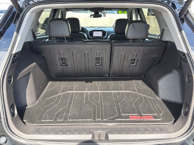 Used 2023 GMC Terrain SLT w/ Infotainment Package II FWD image 29