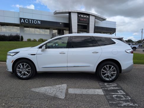 Used 2023 Buick Enclave Essence w/ Experience Buick Package FWD image 2