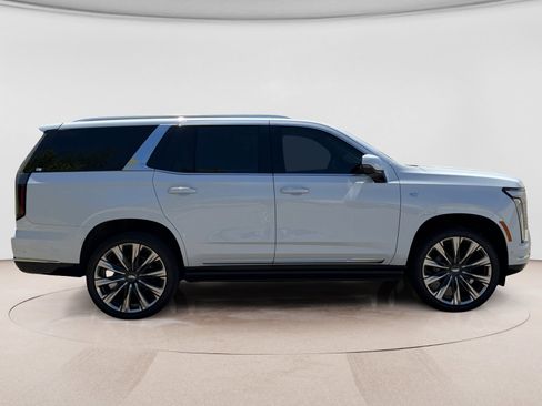 Used 2026 Cadillac Escalade Platinum Luxury AWD/4WD image 6