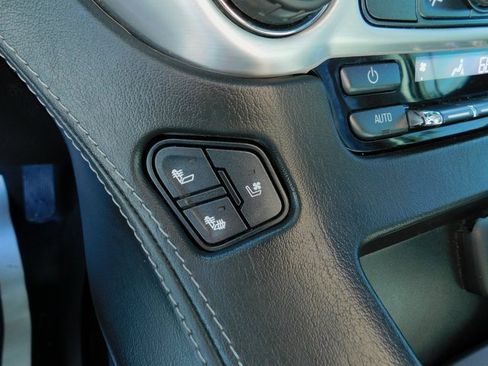 Used 2017 GMC Yukon SLT image 32