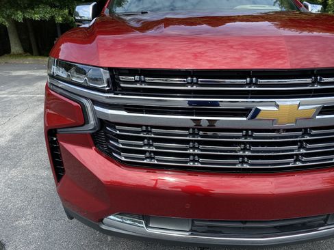 Used 2024 Chevrolet Suburban Premier w/ Premium Package RWD image 14