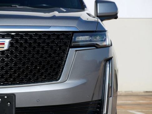 Used 2021 Cadillac Escalade ESV Premium Luxury w/ Performance Package AWD/4WD image 33