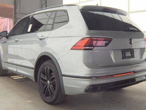 Used 2022 Volkswagen Tiguan SE R-Line image 2