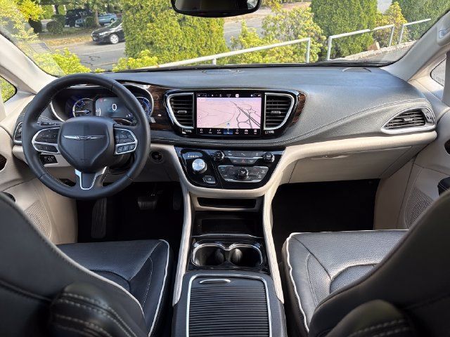 Used 2023 Chrysler Pacifica Limited FWD image 8