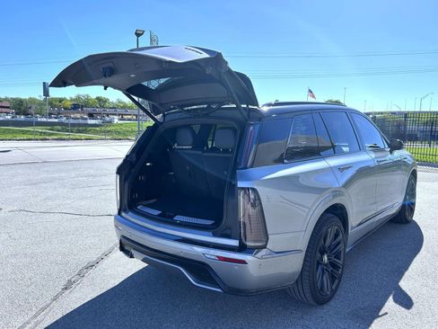 Used 2026 Cadillac Vistiq Platinum AWD/4WD image 23
