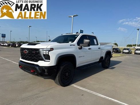 Used 2025 Chevrolet Silverado 2500 ZR2 w/ Technology Package AWD/4WD image 2