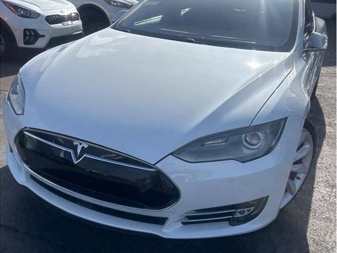 Used 2015 Tesla Model S P90D image 2