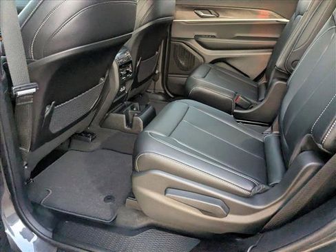 New 2025 Jeep Grand Cherokee L Limited w/ Black Appearance Package image 17