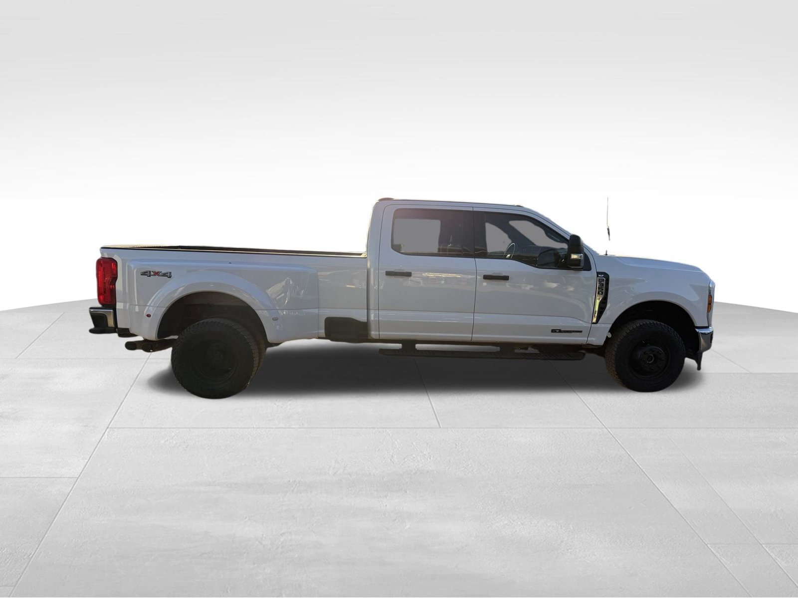 Used 2024 Ford F350 XLT AWD/4WD image 2