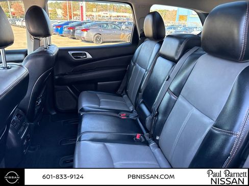 Used 2020 Nissan Pathfinder SL image 28