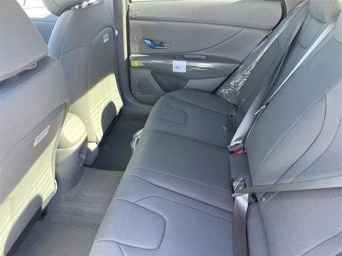 New 2026 Hyundai Elantra SE image 16