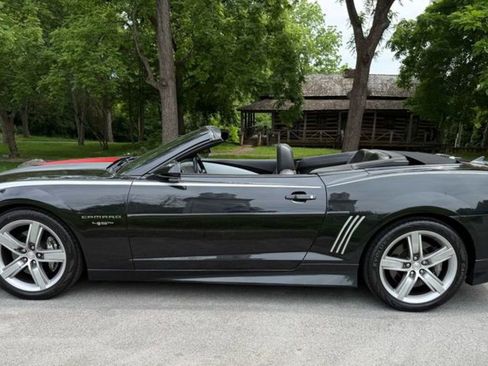 Used 2012 Chevrolet Camaro SS RWD image 2