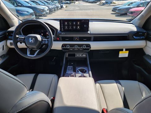 New 2026 Honda Pilot Touring image 7