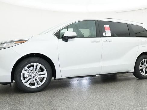 New 2026 Toyota Sienna Limited FWD image 18