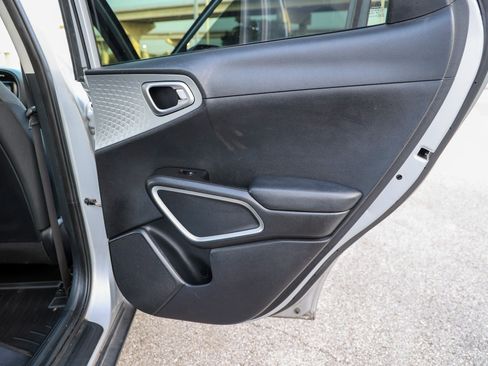 Used 2020 Kia Soul LX FWD image 34