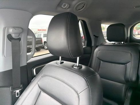 Used 2022 Ford Explorer XLT w/ Equipment Group 202A AWD/4WD image 13