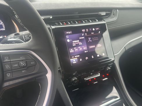 New 2025 Jeep Grand Cherokee L Altitude AWD/4WD image 15