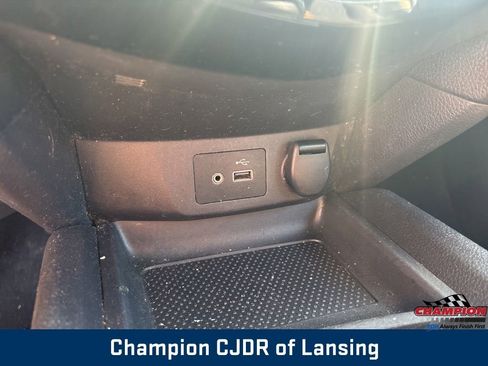 Used 2019 Nissan Rogue SV FWD image 25