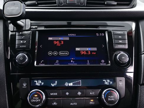 Used 2018 Nissan Rogue SV AWD/4WD image 19