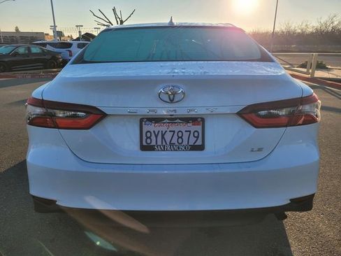 Used 2021 Toyota Camry LE image 5