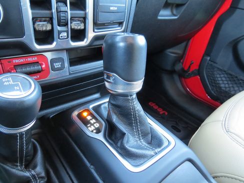 Used 2018 Jeep Wrangler Unlimited Rubicon image 30