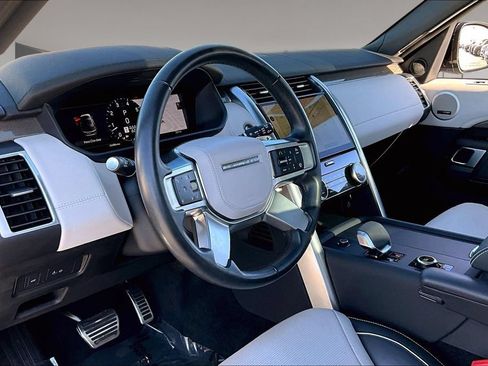 Certified 2023 Land Rover Discovery Metropolitan Edition AWD/4WD image 15