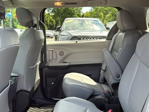 Used 2024 Toyota Sienna XLE AWD/4WD image 16