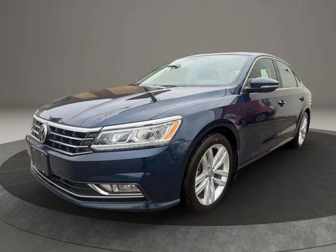 Used 2018 Volkswagen Passat 2.0T SE image 1