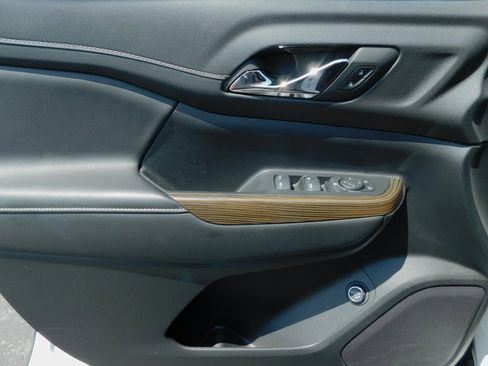 Used 2023 GMC Acadia SLE w/ Driver Convenience Package image 27