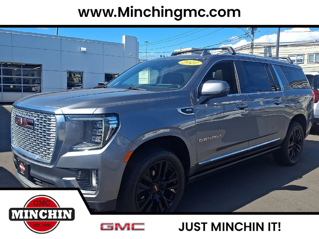 Used 2022 GMC Yukon XL Denali w/ Denali Premium Package AWD/4WD image 3
