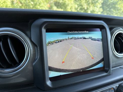 Used 2023 Jeep Wrangler Sahara image 40