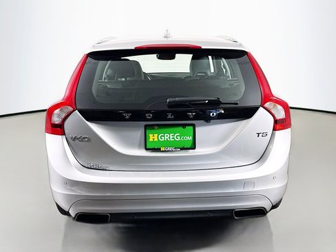 Used 2016 Volvo V60 T5 Platinum w/ Climate Package FWD image 8