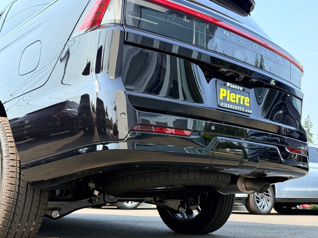 New 2027 Lincoln Navigator Premiere AWD/4WD image 32