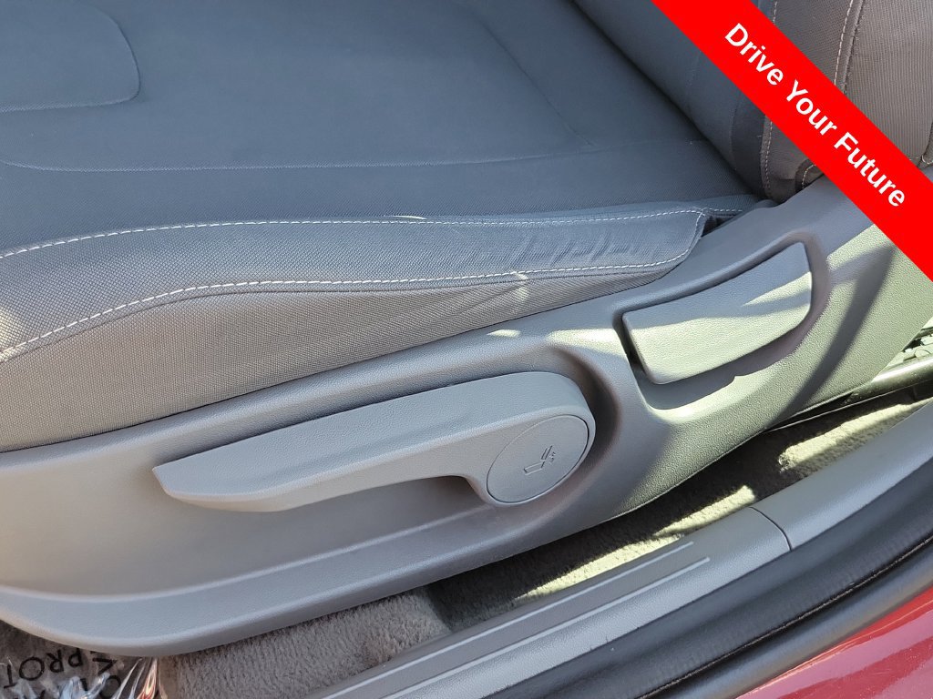 Used 2025 Hyundai Elantra SEL FWD image 17