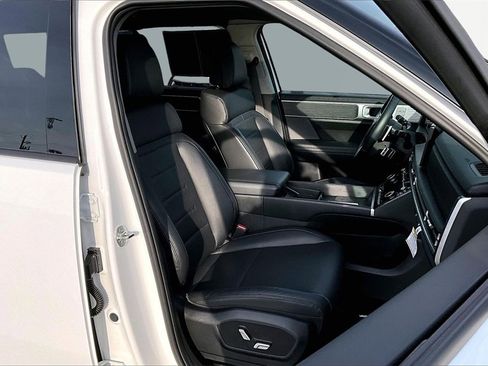 Used 2025 Hyundai Santa Fe Limited image 7