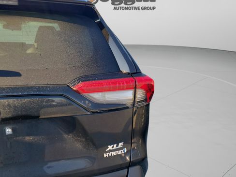 Used 2022 Toyota RAV4 XLE Premium image 25