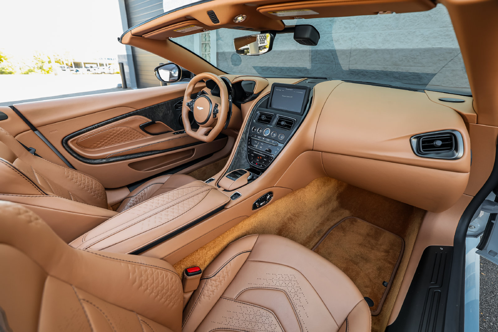Used 2022 Aston Martin DBS Superleggera Volante RWD image 2