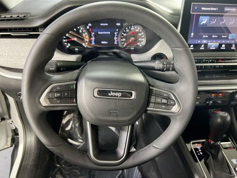 Used 2023 Jeep Compass Latitude w/ Sun and Sound Group AWD/4WD image 11