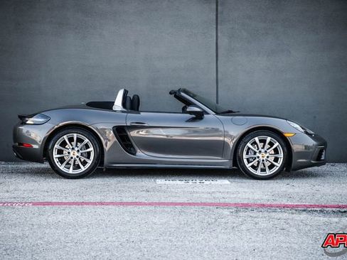 Used 2021 Porsche 718 Boxster image 13