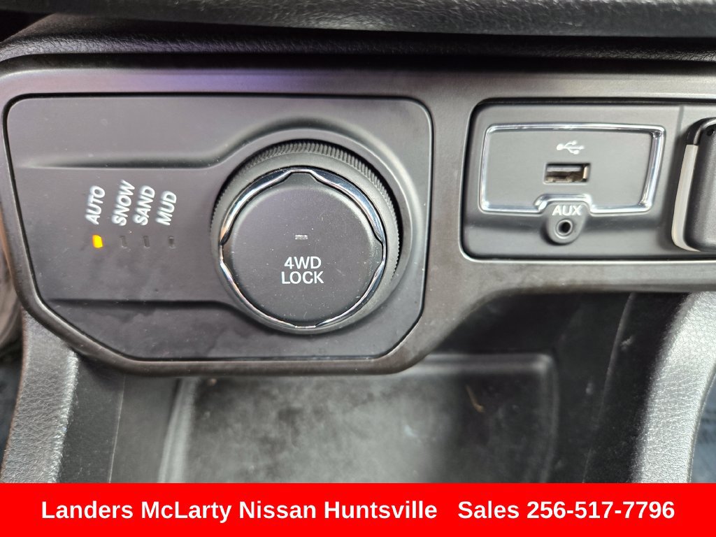 Used 2019 Jeep Renegade Latitude AWD/4WD image 21