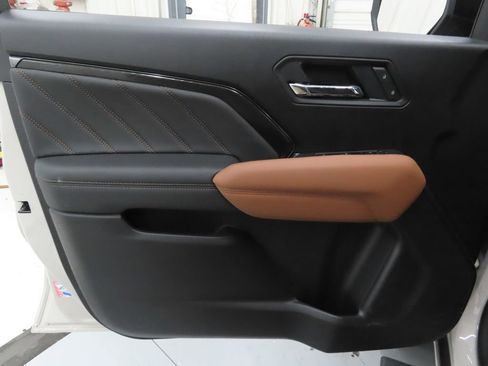 Used 2026 GMC Canyon AT4 w/ Nightfall Essentials Package AWD/4WD image 9