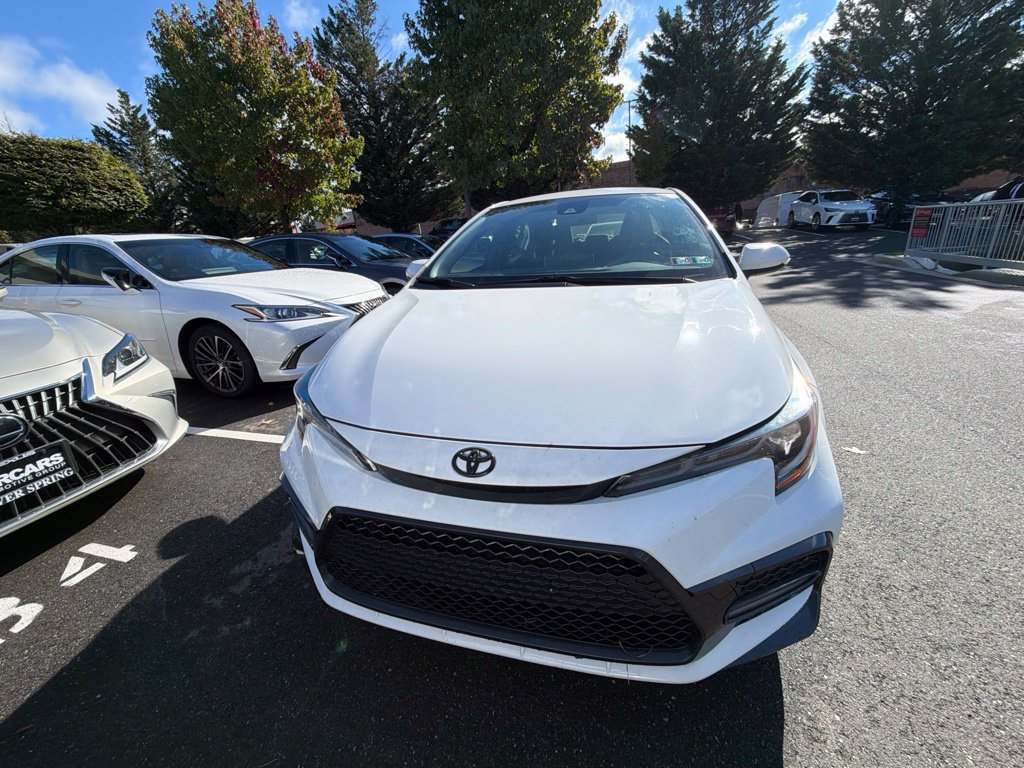 Used 2021 Toyota Corolla SE FWD image 2