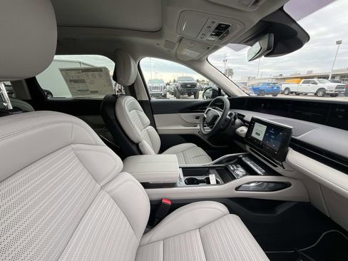 New 2026 Lincoln Nautilus Reserve image 18